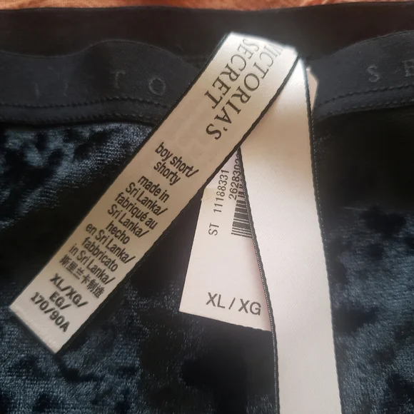 Crushed Velvet Shortie - Picture 4 of 6